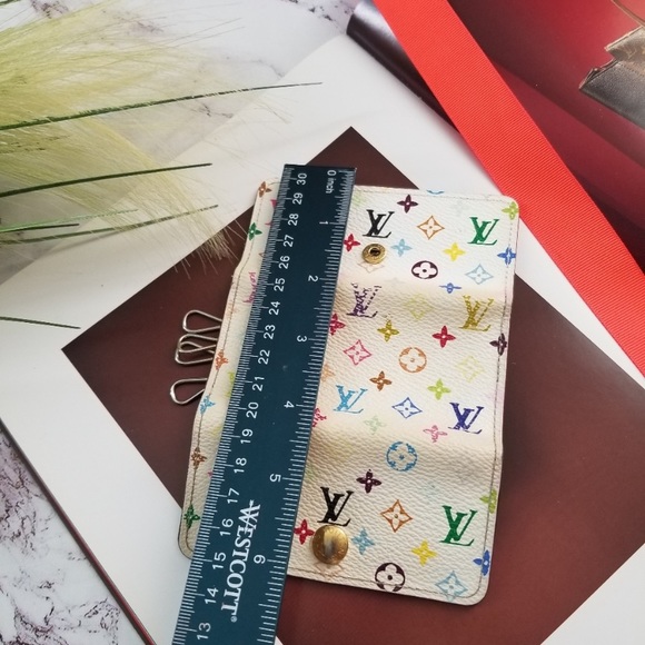 π Closet closing! Hurry..
Authentic LV multi Color key chain and wallets - Picture 6 of 9